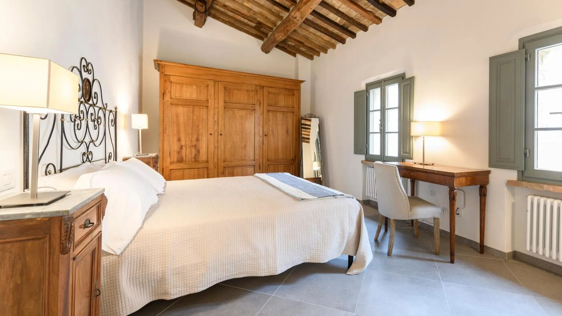 Hotel Albergo Diffuso Borgo Santo Asciano Italia